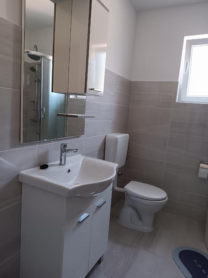 Apartment Hinic Vrhovine Екстериор снимка