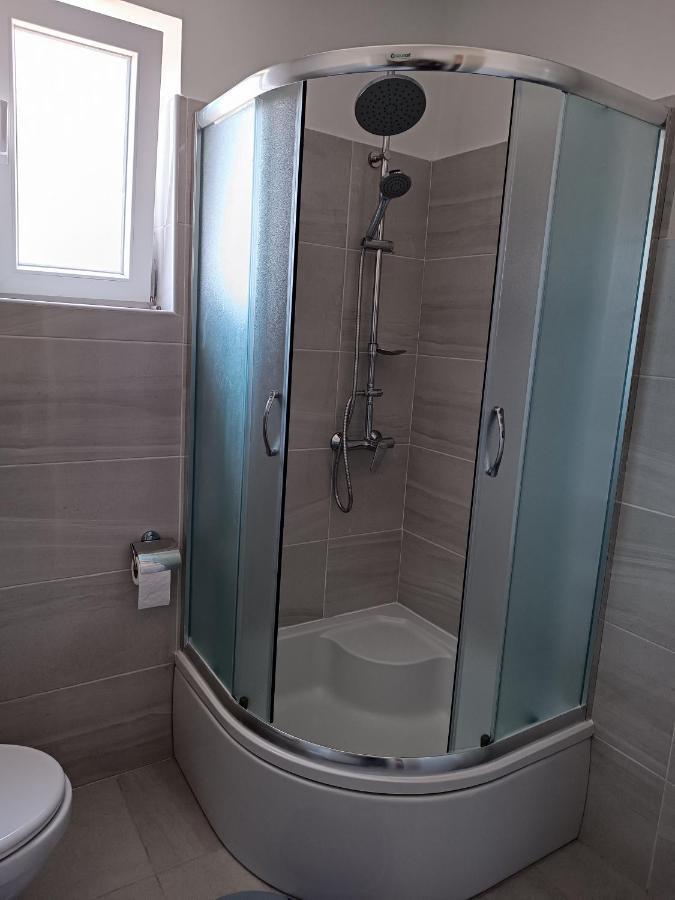 Apartment Hinic Vrhovine Екстериор снимка
