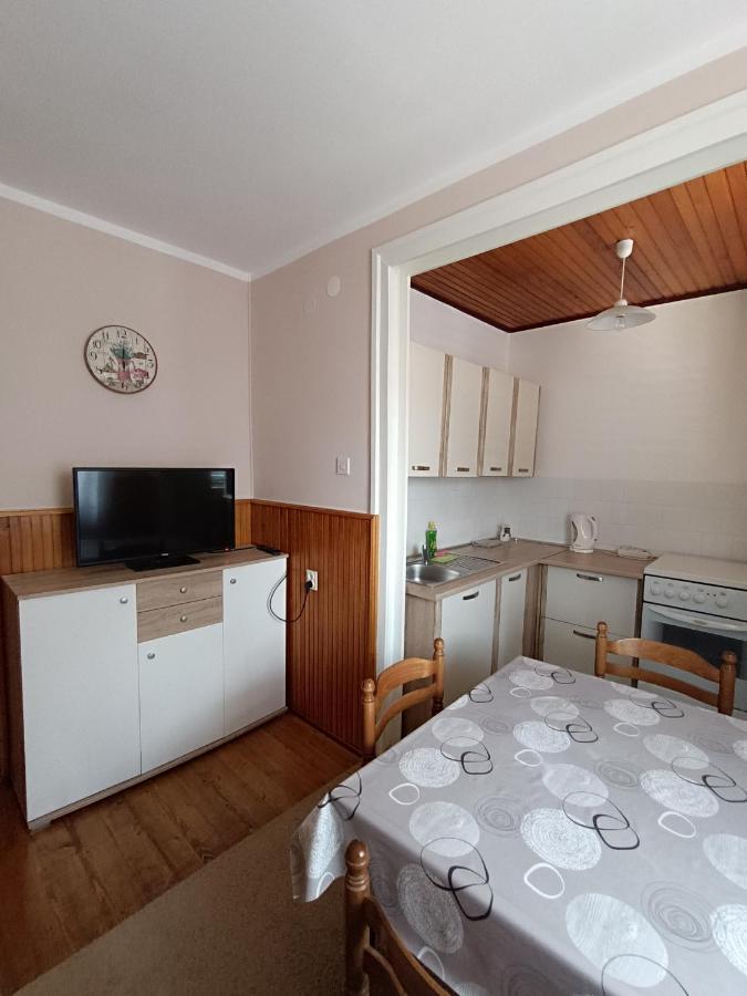 Apartment Hinic Vrhovine Екстериор снимка