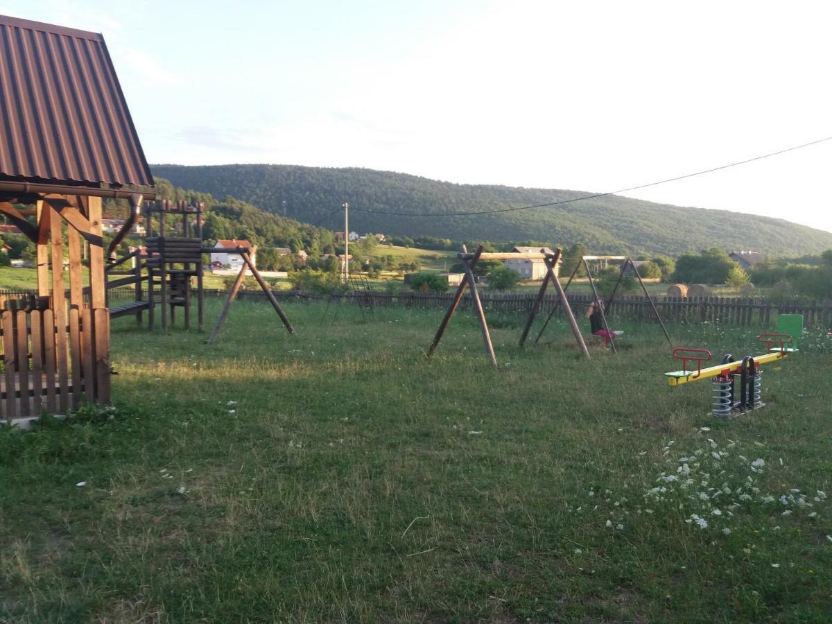 Apartment Hinic Vrhovine Екстериор снимка