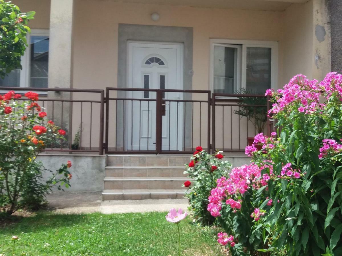 Apartment Hinic Vrhovine Екстериор снимка