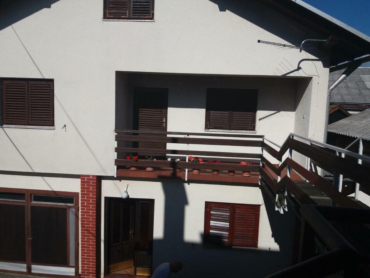 Apartment Hinic Vrhovine Екстериор снимка